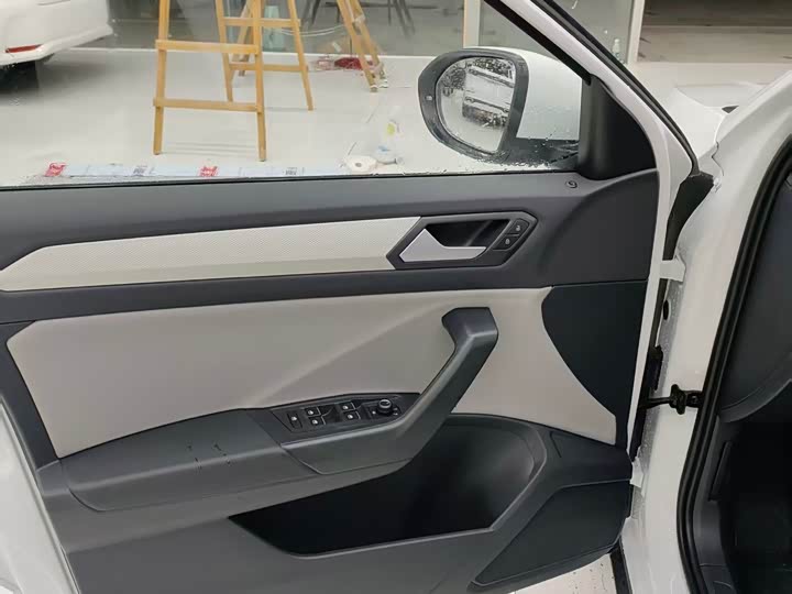 Фото 9 - Volkswagen T-Roc