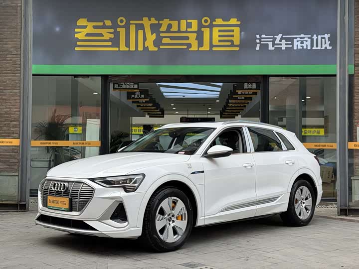 Фото 1 - Audi e-tron