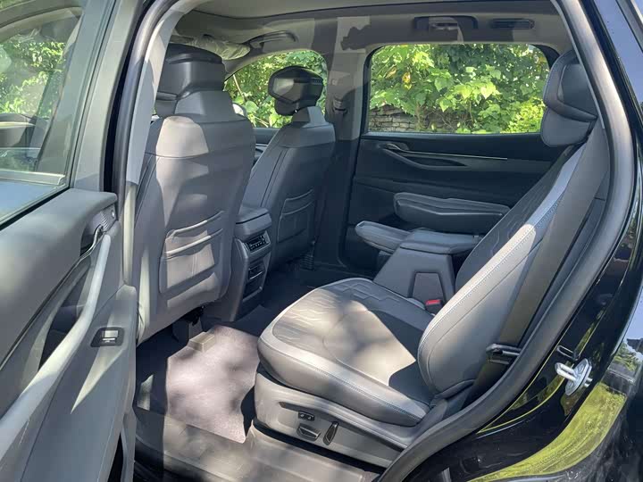 Фото 12 - Ford Edge