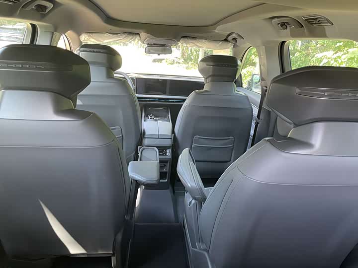 Фото 13 - Ford Edge