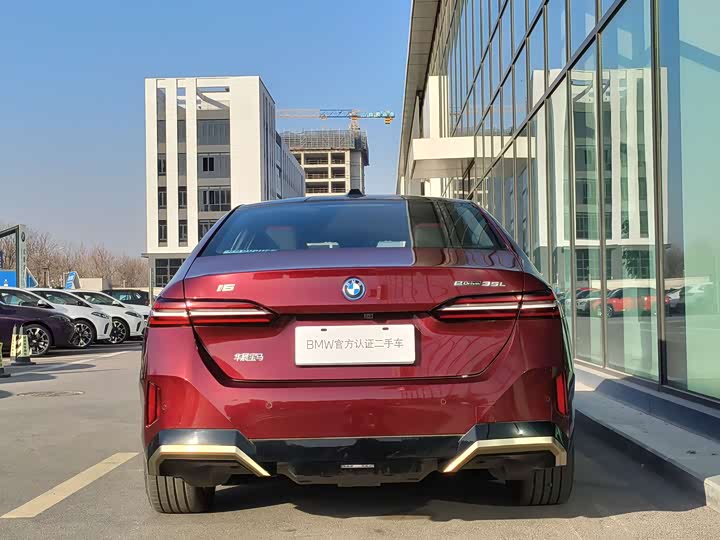 Фото 5 - BMW i5