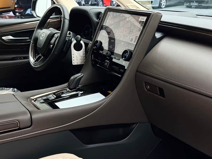 Фото 16 - Toyota Alphard