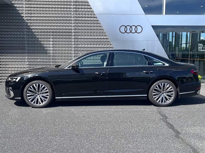 Фото 4 - Audi A8