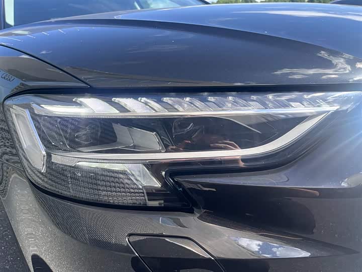 Фото 9 - Audi A8