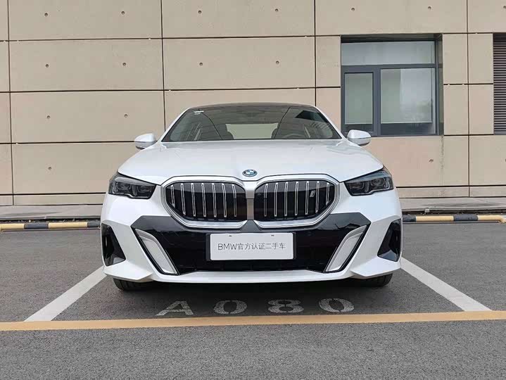 Фото 3 - BMW i5