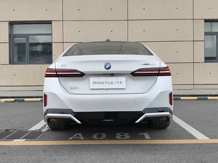 Фото 4 - BMW i5