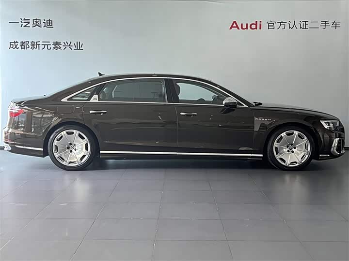 Фото 3 - Audi A8