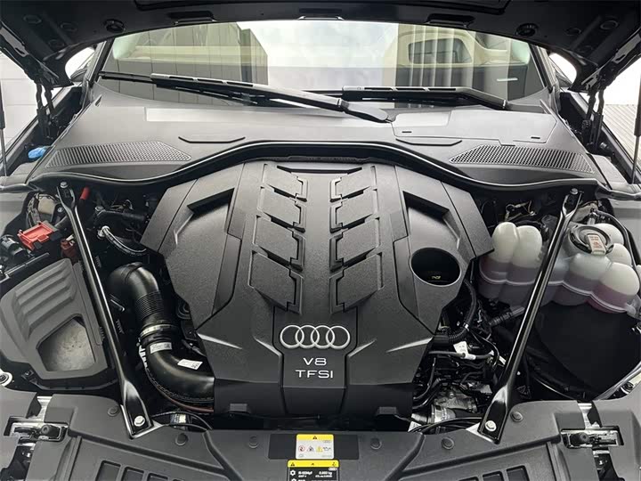 Фото 8 - Audi A8