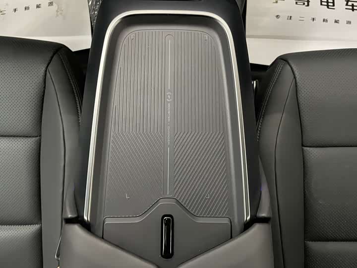 Фото 10 - Geely Jiyue 01