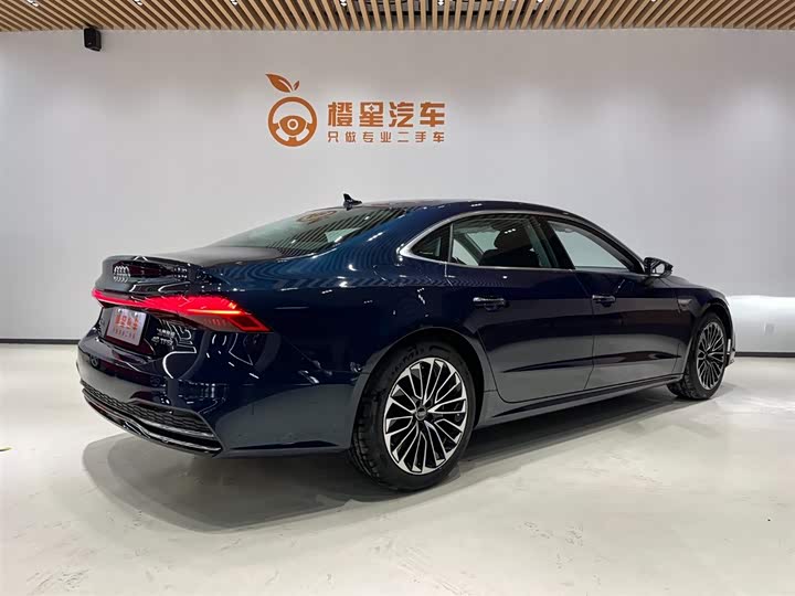 Фото 4 - Audi A7L