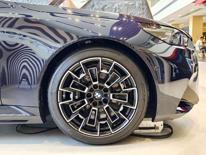 Фото 4 - BMW M5 Hybrid