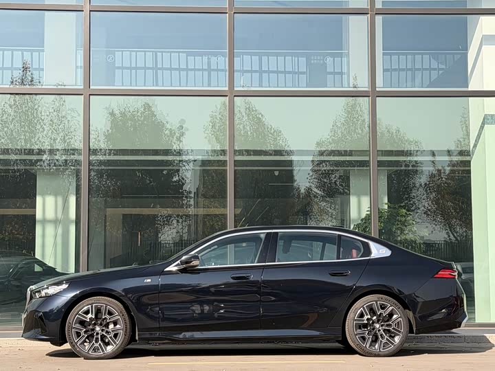 Фото 2 - BMW 5 Series