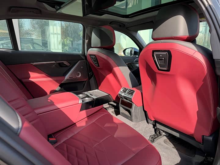 Фото 26 - BMW 5 Series