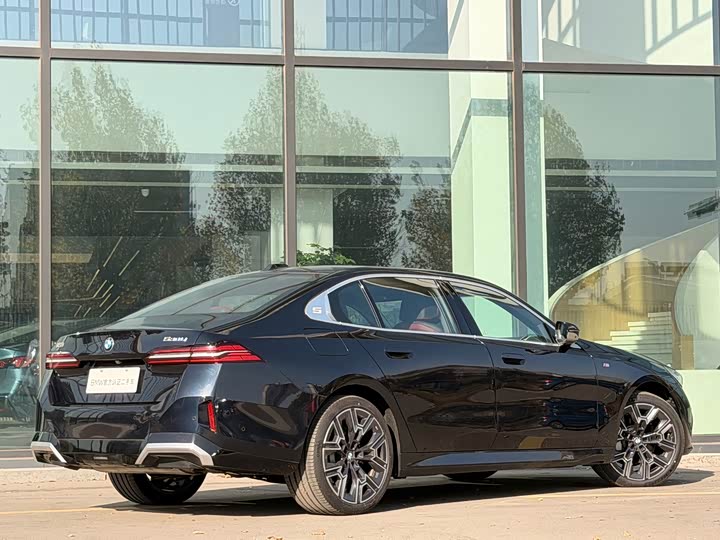 Фото 29 - BMW 5 Series