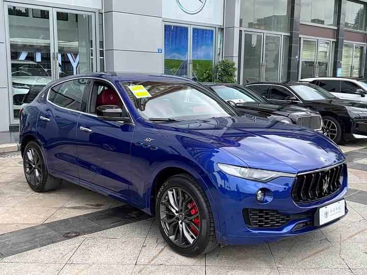 Фото 3 - Maserati Levante