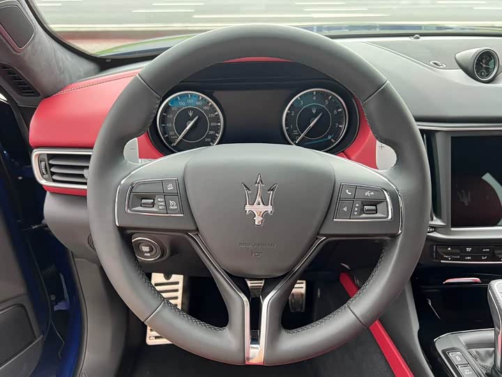 Фото 6 - Maserati Levante