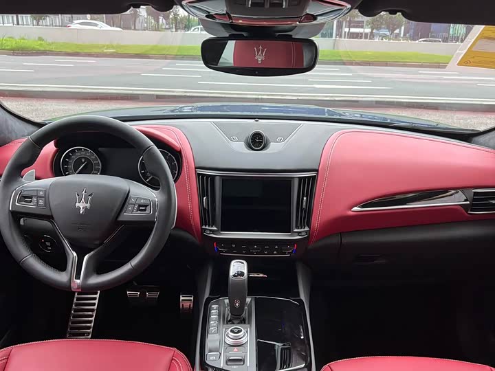 Фото 7 - Maserati Levante