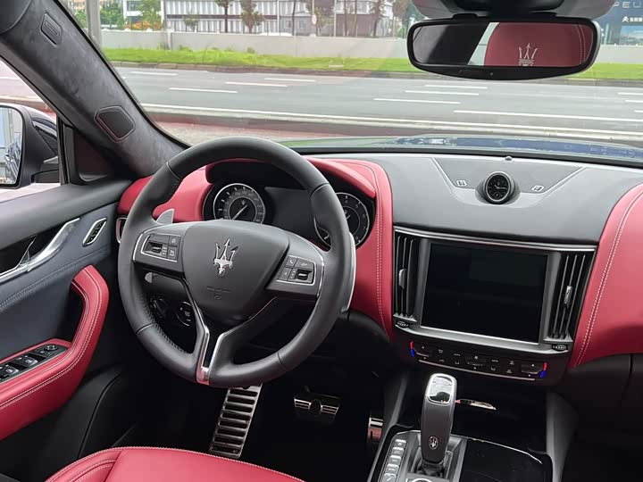 Фото 9 - Maserati Levante