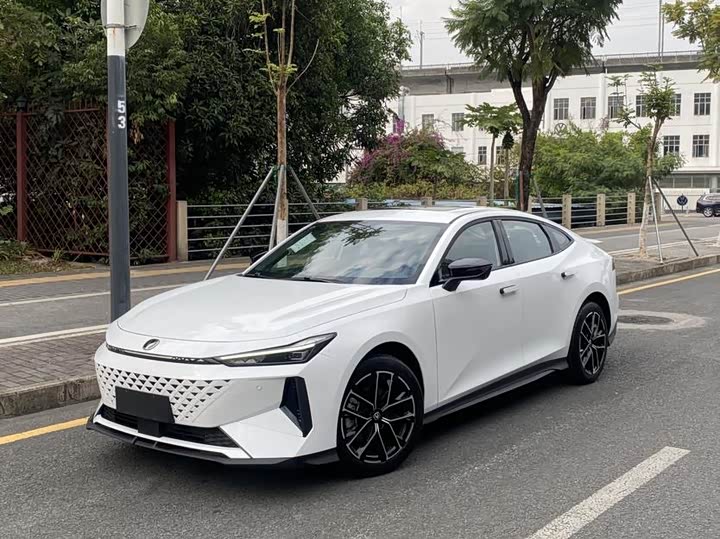 Фото 1 - Changan UNI-V Hybrid