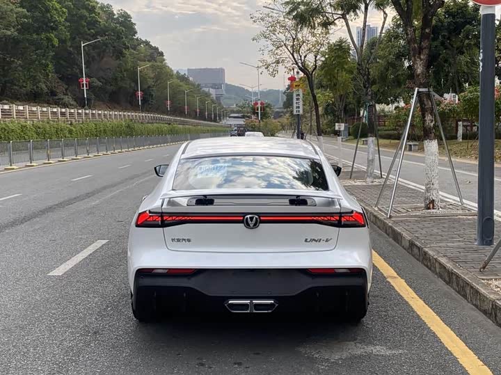 Фото 5 - Changan UNI-V Hybrid