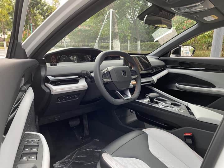 Фото 6 - Changan UNI-V Hybrid