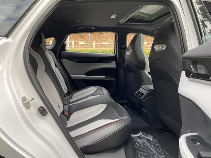 Фото 7 - Changan UNI-V Hybrid