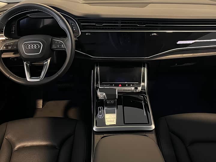 Фото 4 - Audi Q8