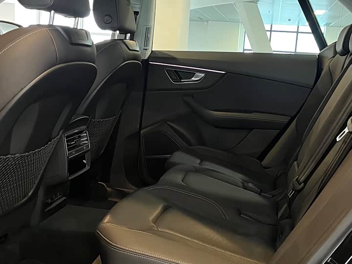 Фото 6 - Audi Q8