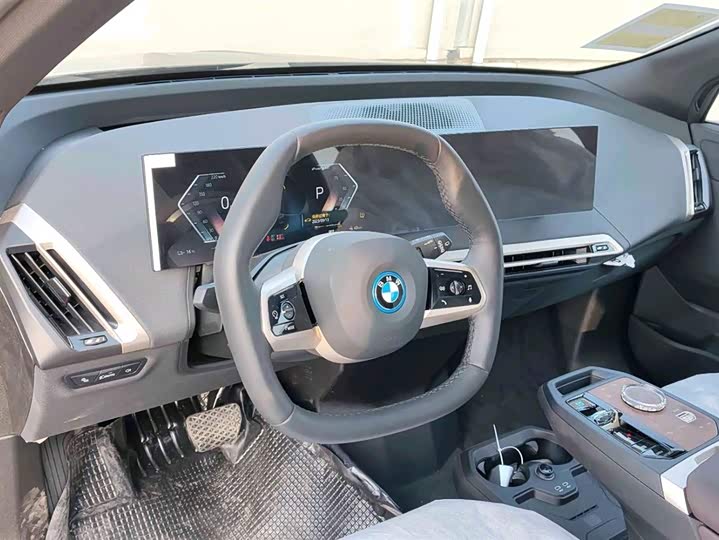 Фото 9 - BMW iX