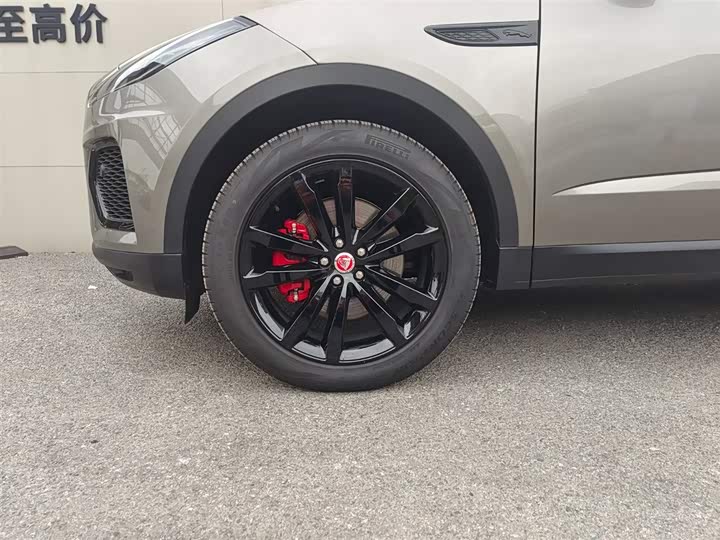 Фото 8 - Jaguar E-Pace