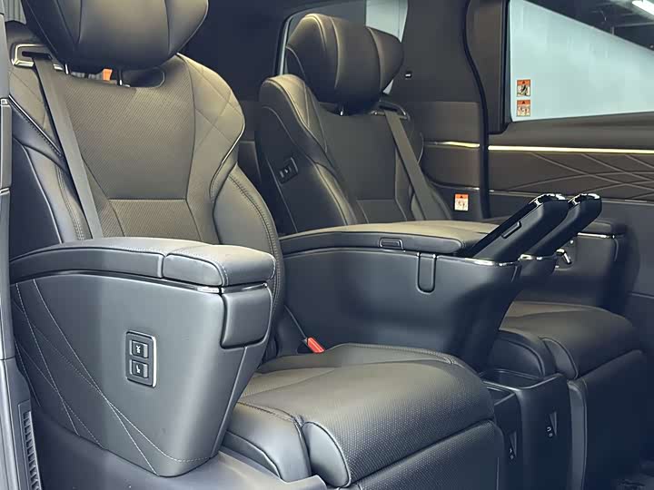 Фото 11 - Toyota Alphard