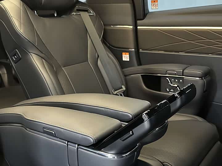 Фото 12 - Toyota Alphard