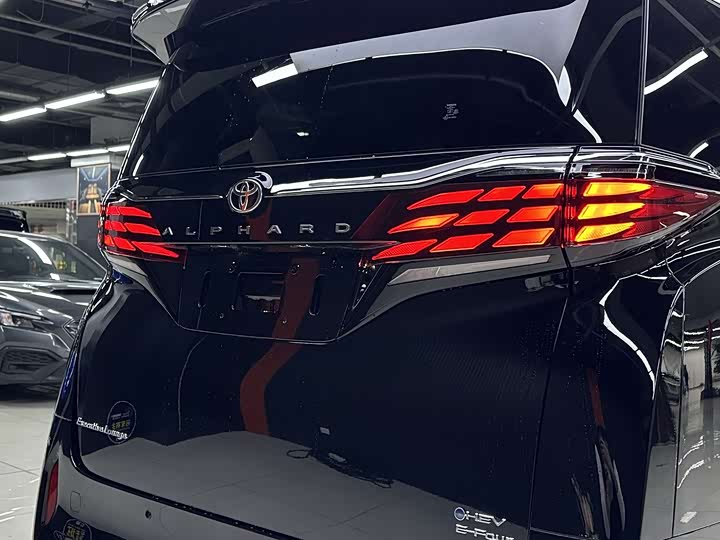 Фото 5 - Toyota Alphard