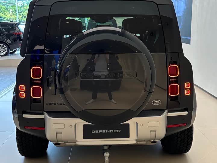 Фото 9 - Land Rover Defender