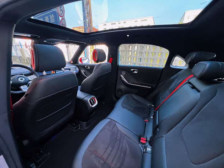 Фото 9 - Smart #1