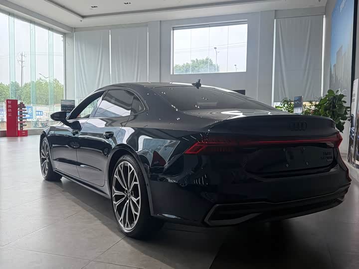 Фото 4 - Audi A7L