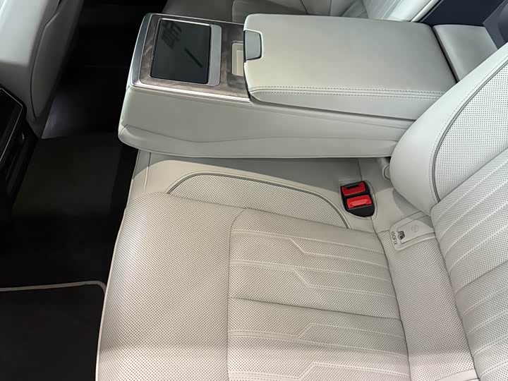 Фото 6 - Audi A7L