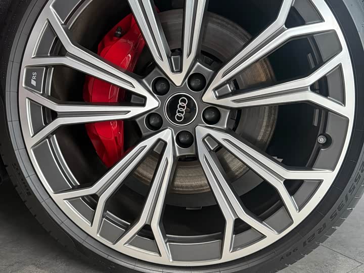 Фото 9 - Audi A7L