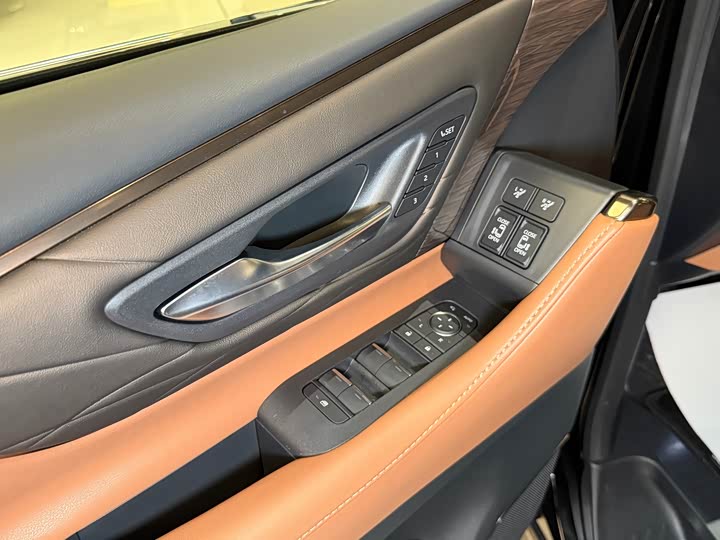 Фото 14 - Toyota Vellfire