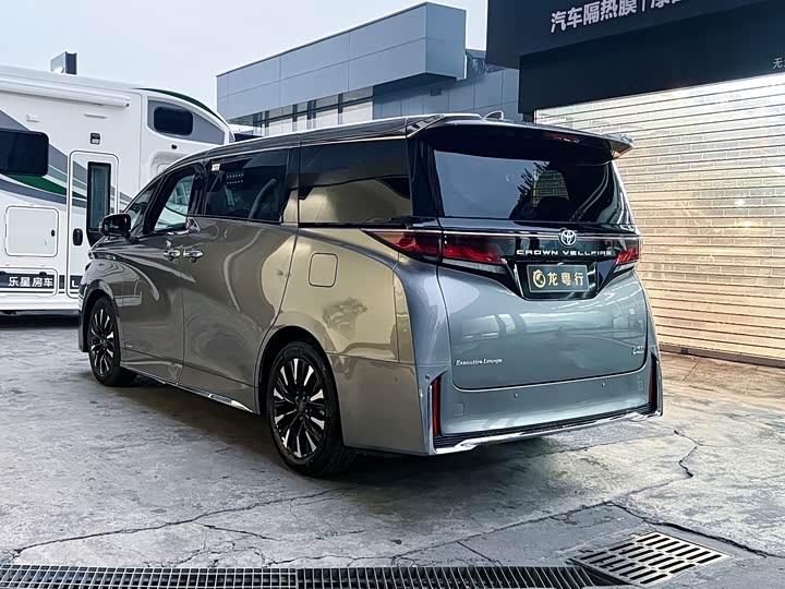 Фото 3 - Toyota Vellfire