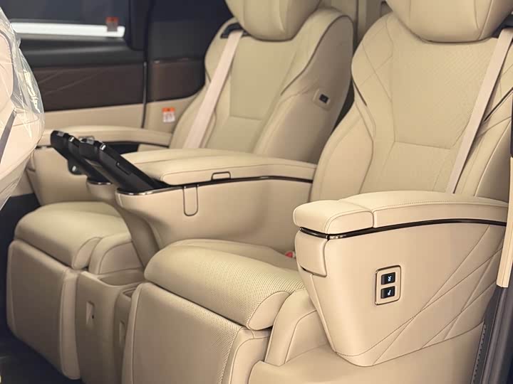 Photo 5 - Toyota Vellfire