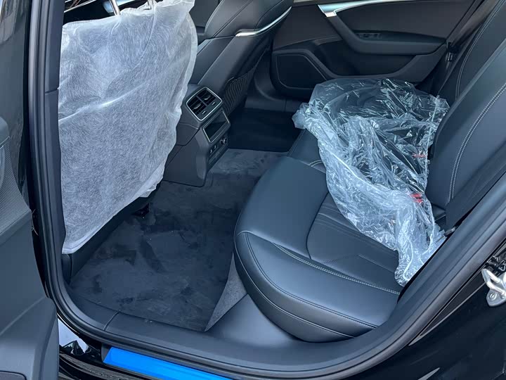 Фото 7 - Audi A6L