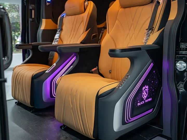 Фото 2 - Ford Tourneo