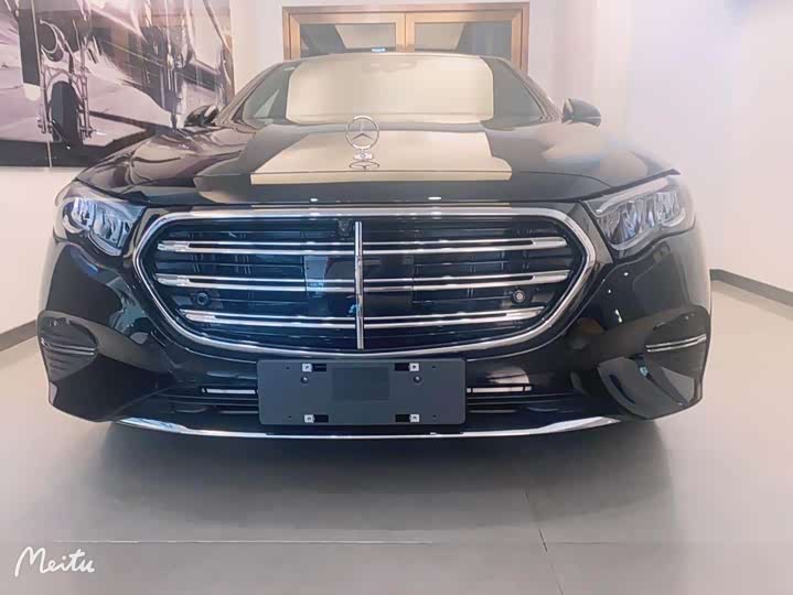 Photo 2 - Mercedes-Benz E-Class