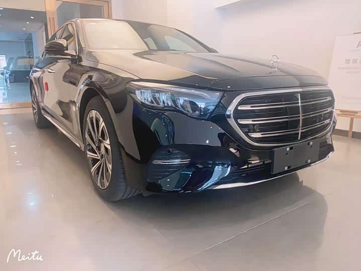 Photo 3 - Mercedes-Benz E-Class