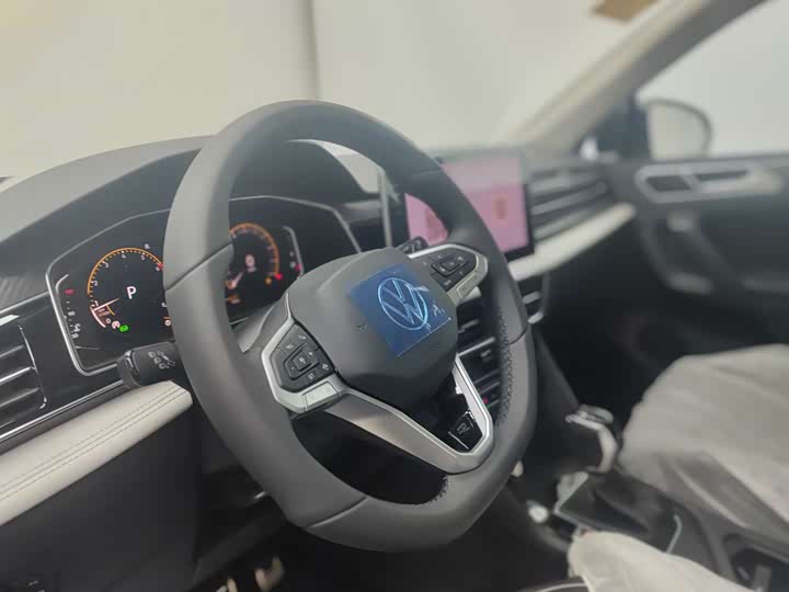 Фото 5 - Volkswagen Tiguan L Pro