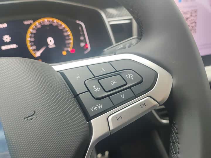 Фото 8 - Volkswagen Tiguan L Pro