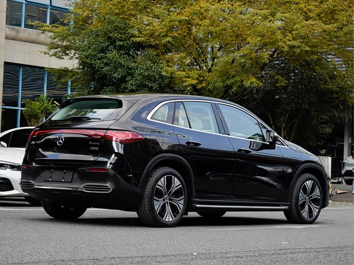 Фото 4 - Mercedes-Benz EQE SUV