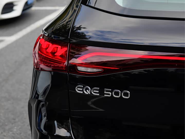 Фото 7 - Mercedes-Benz EQE SUV