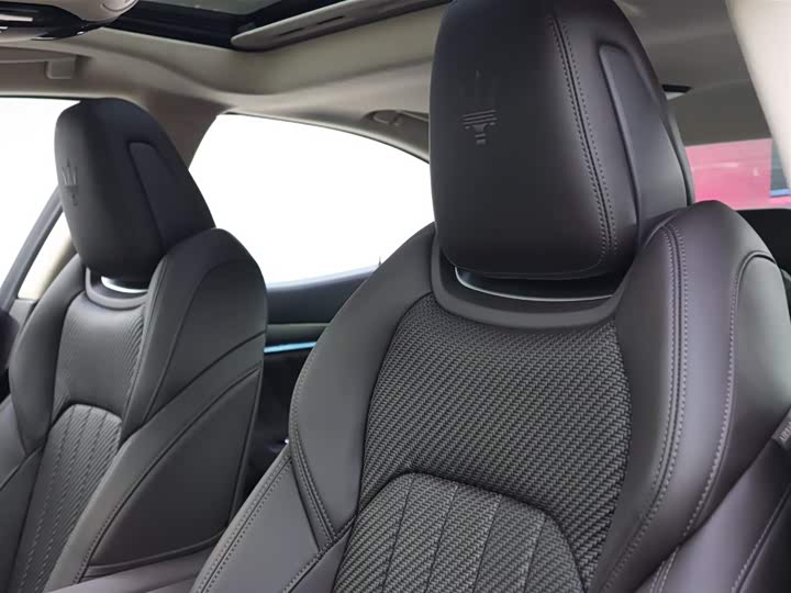 Фото 8 - Maserati Ghibli